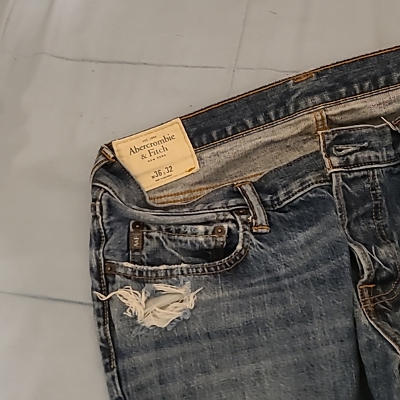 Abercrombie and Fitch - Picture 2 of 6